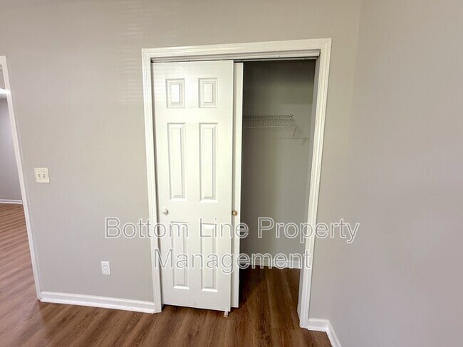 Building Photo - 5622 Wallace Cabin Dr