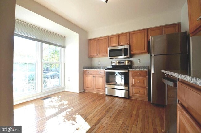 Building Photo - 5676 Ridge View Dr