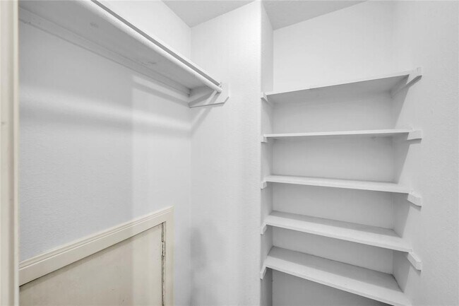 Building Photo - 203 Mapleleaf St