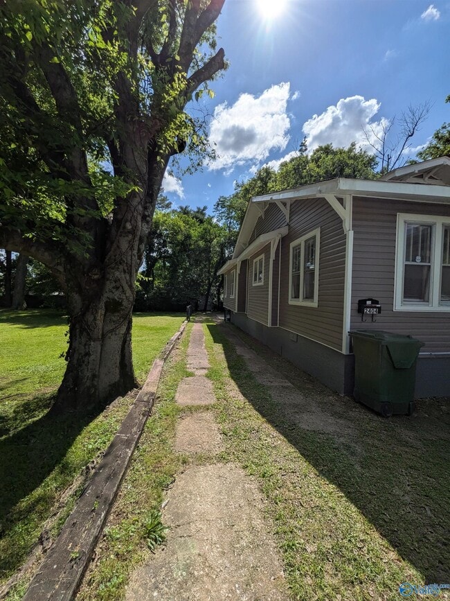 Building Photo - 2404 Whitesburg Dr