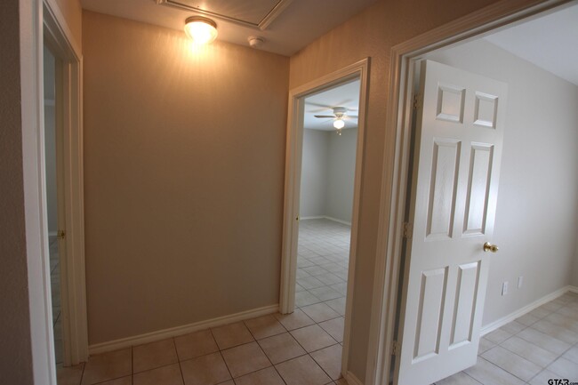 Building Photo - 10897 Park Pl