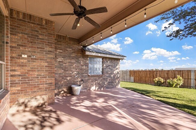 Building Photo - 5811 Oak Creek Drive