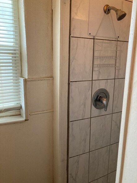 Building Photo - 2102 9th St W