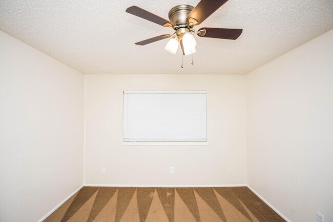 Building Photo - 1407 Elkhart Ave