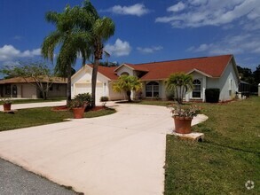 Building Photo - 3/2/2 Pool home near Morningside