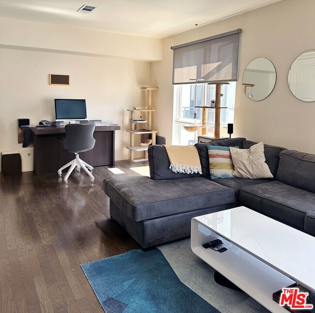 Building Photo - 1234 Wilshire Blvd