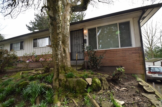 Building Photo - 3434 SE King Rd