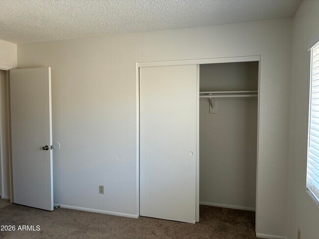 Building Photo - 10820 W Wagon Wheel Dr