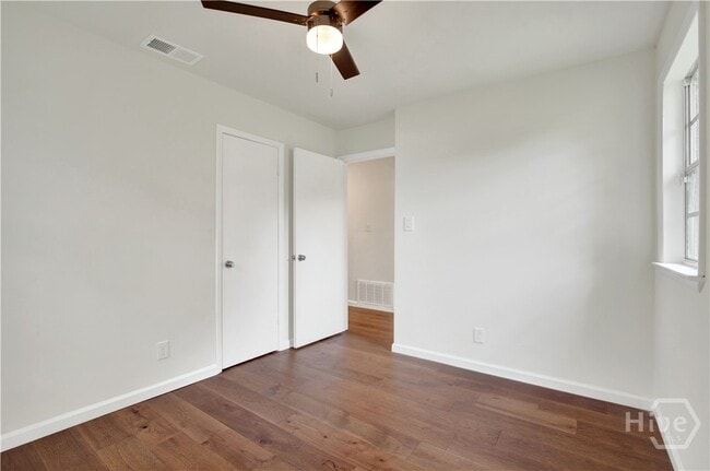 Building Photo - 2205 Iowa St