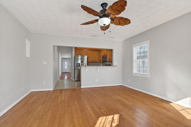 Building Photo - 2818 Tidewater Dr