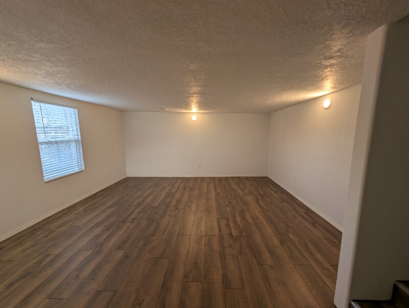 Building Photo - 164 Willow Rd NW