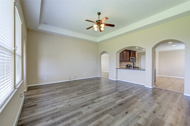 Building Photo - 26727 Henson Falls Dr