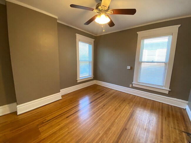 Building Photo - 28 E Northwood Ave