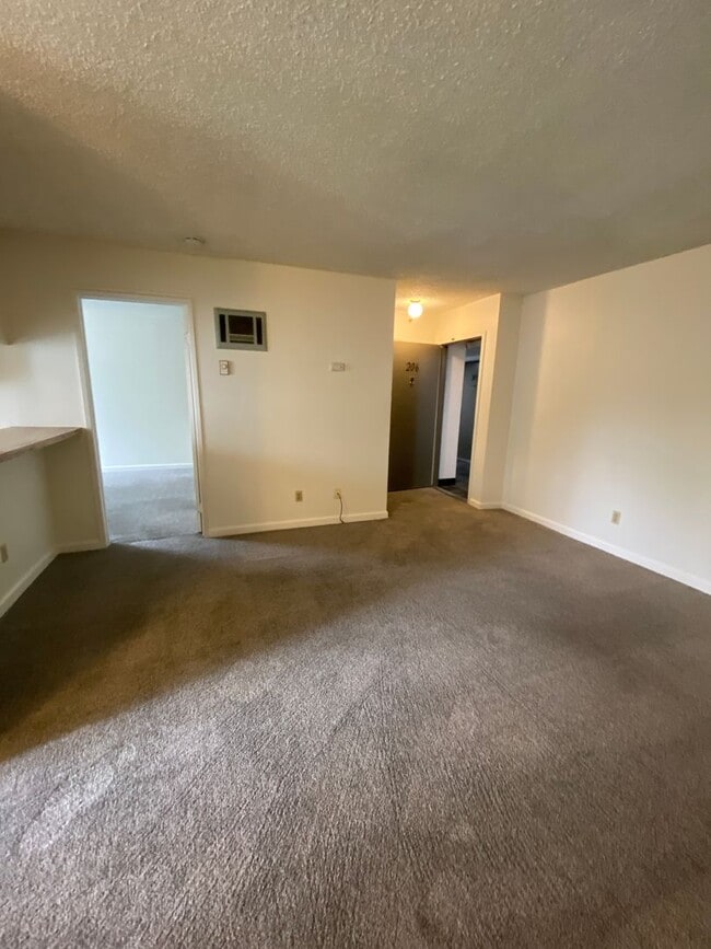 Building Photo - 7506 Parkway Dr