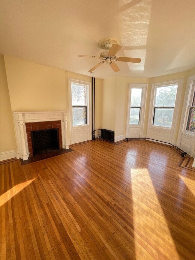 Building Photo - 4 Bedroom 2 Bathroom House with Stunning Hudson River Views