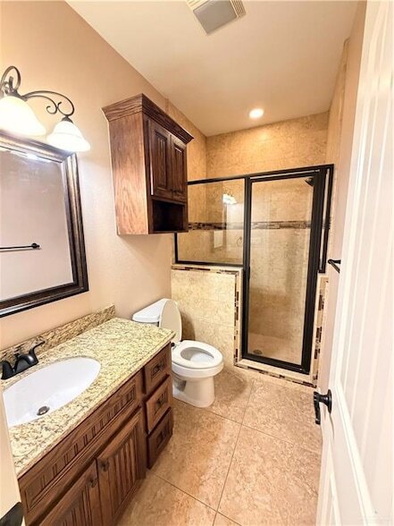 Building Photo - 1501 Granada Cir