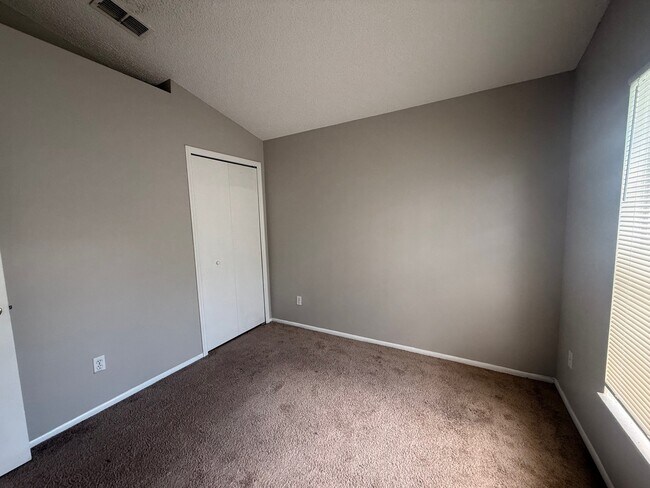 Building Photo - 178 Dahlia Village Cir