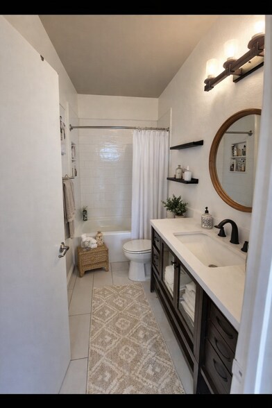 Building Photo - 640 W 4th St