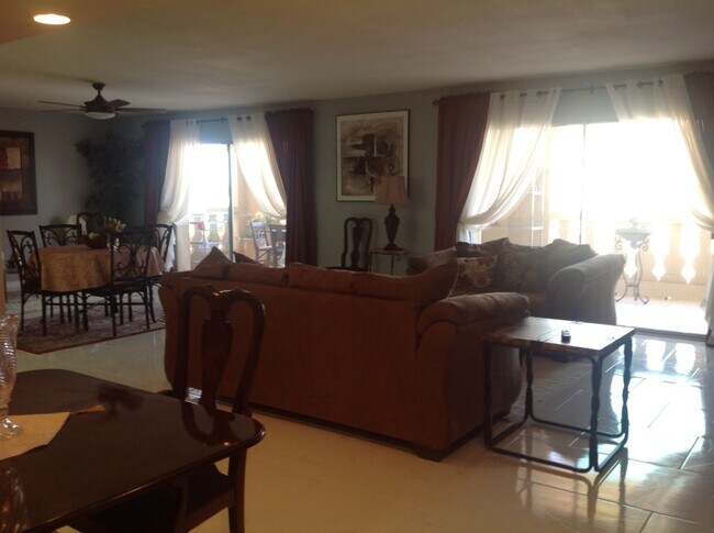 Building Photo - 7950 E Camelback Rd