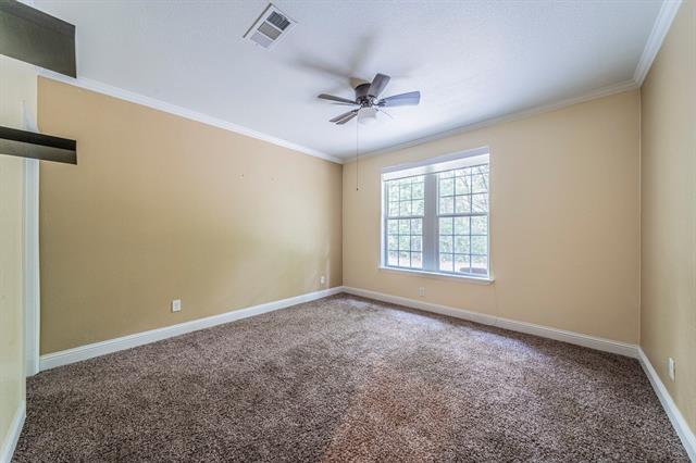 Building Photo - 1115 Douglas Dr