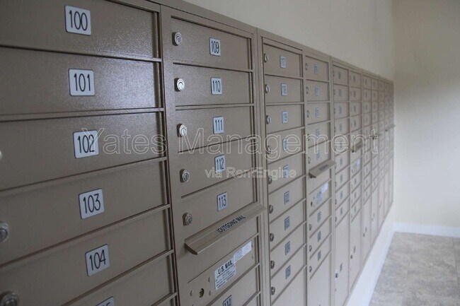 Building Photo - 115 Valor Dr