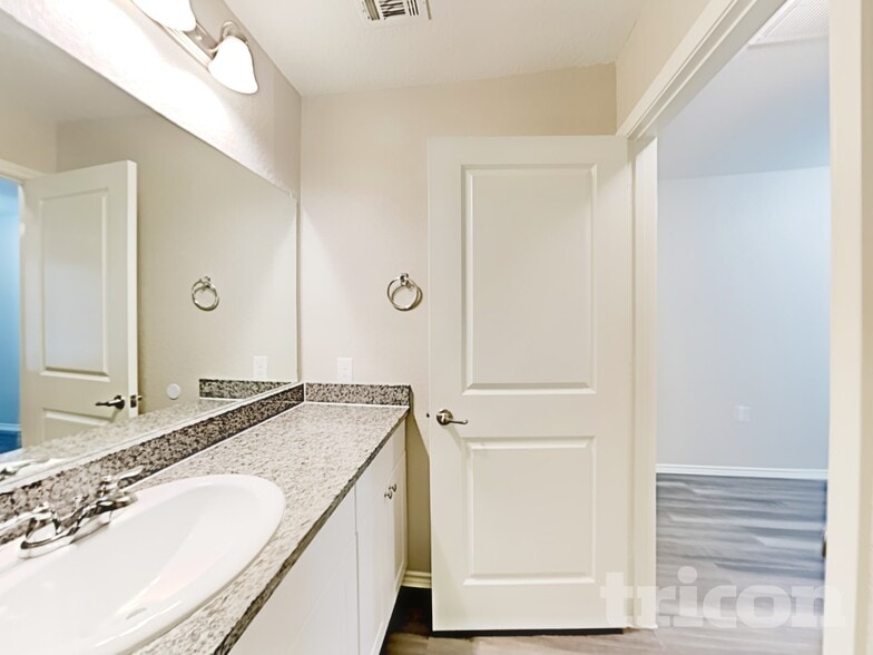 Building Photo - 6815 Hibiscus Falls