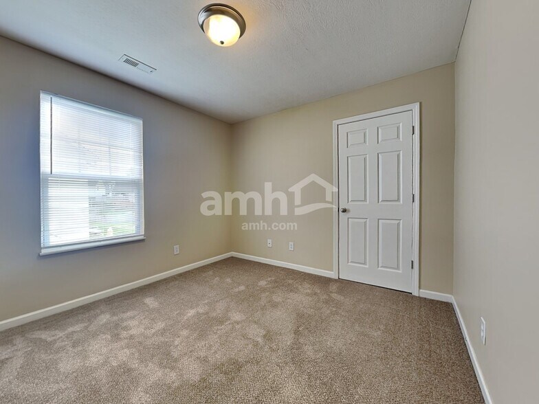 Building Photo - 4624 Aylesbury Dr