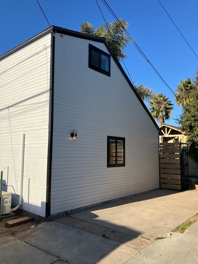 view of back of house - 4875 Long Branch Ave