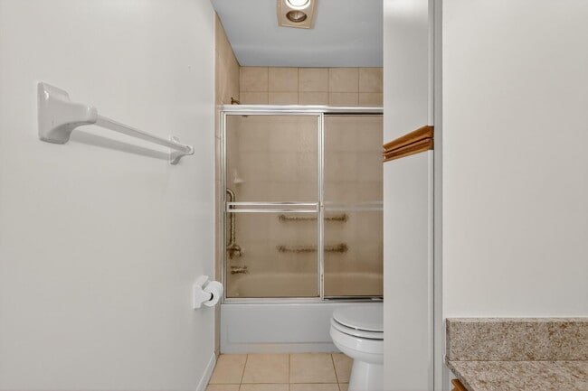 Building Photo - 3004 SE Round Table Dr