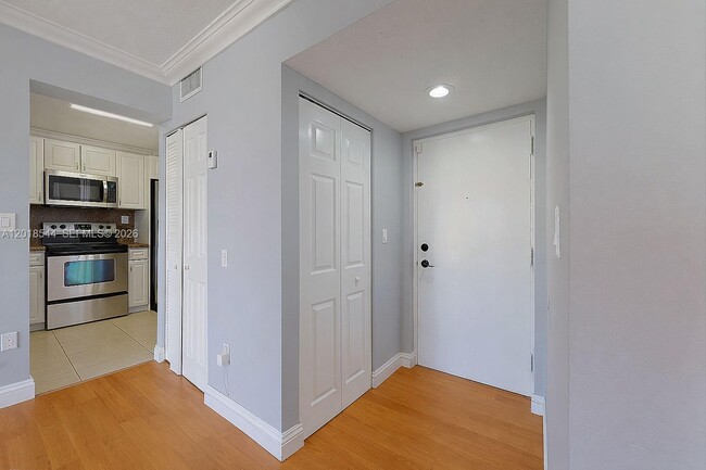 Building Photo - 3581 SW 117th Ave