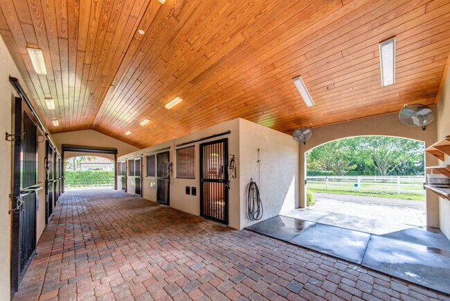 Building Photo - 14911 Equestrian Way