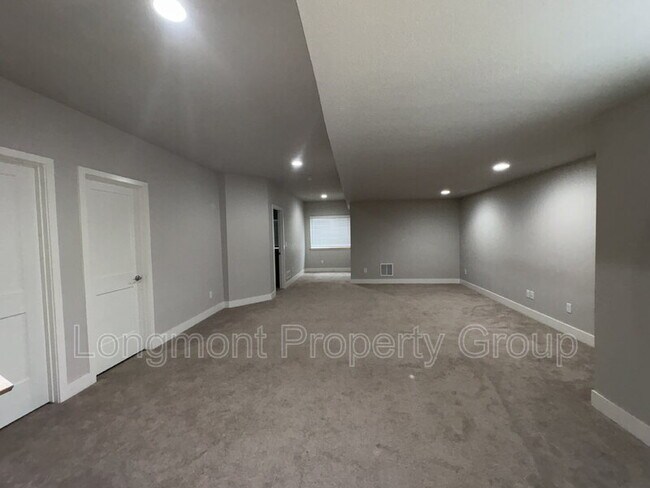 Building Photo - 1303 S Oak Ct.