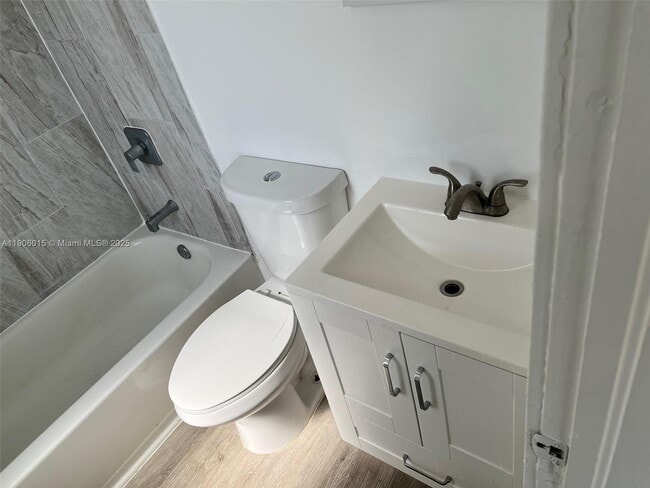 Building Photo - 1552 SW 2nd St