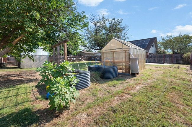 Building Photo - Kennedale Beauty