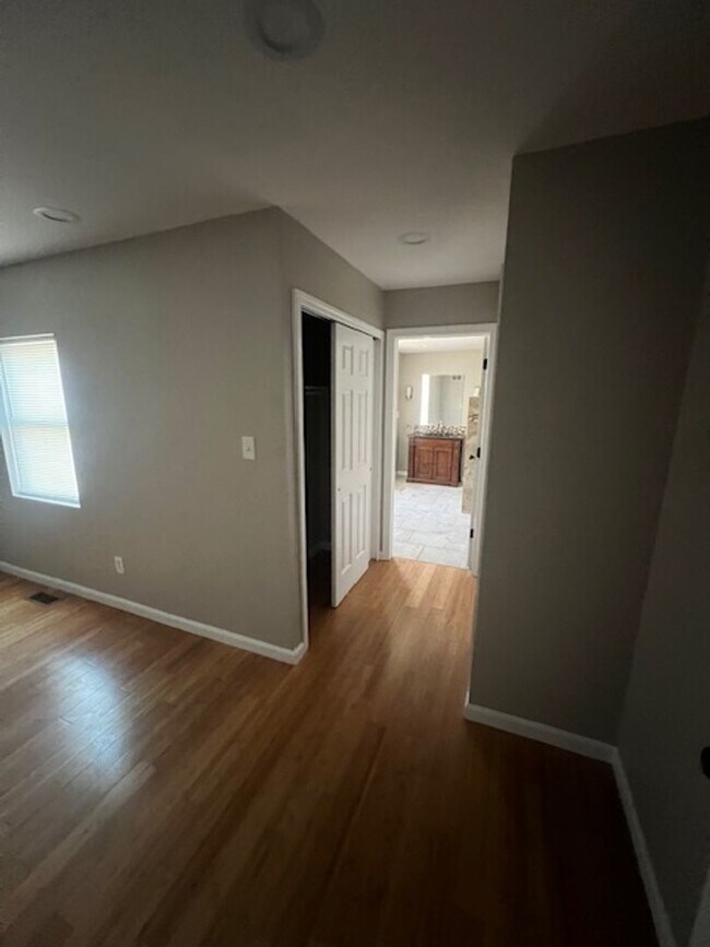 Building Photo - Stunning 3BD / 3BA Home with Rooftop Deck & Private Backyard — Ready to Call Home!