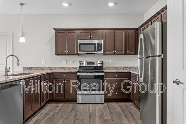 Building Photo - 150 Grove Cir