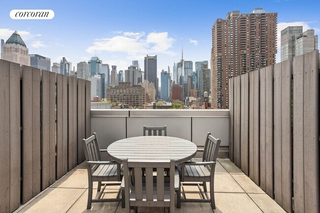 Building Photo - 464 W 44th St