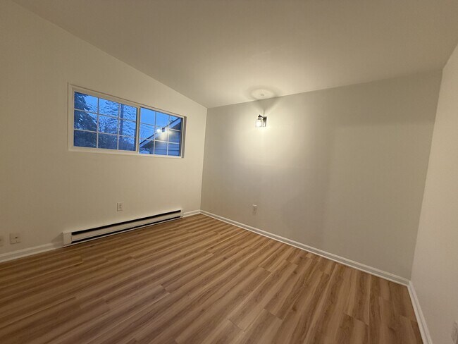 Building Photo - 8428 Maple Ave SE