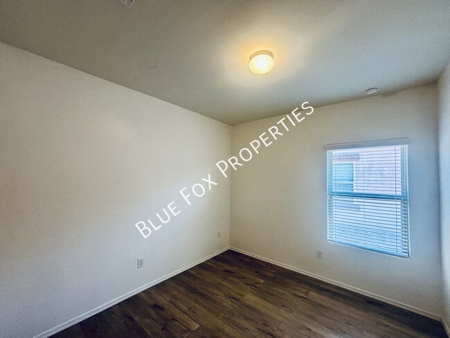 Building Photo - 10232 N Crooked Peak Trail