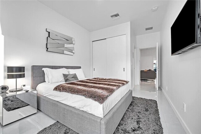 Building Photo - 2516 NE 21st St