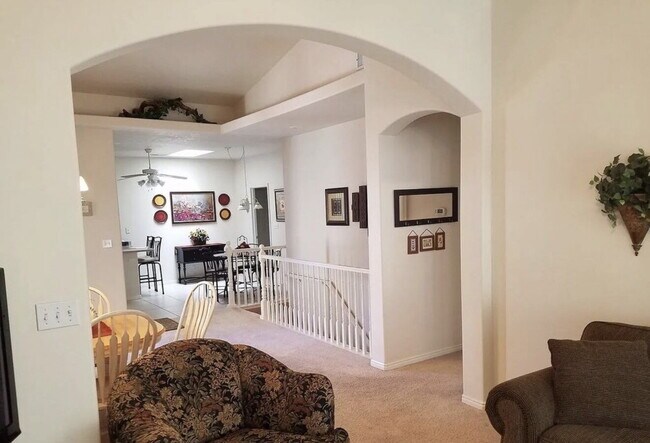 Building Photo - Furnished Quaint, Quiet Location, Centrally Located, 2 Bed 2.5 Bath