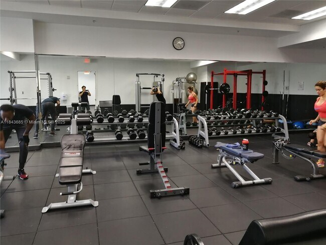 Building Photo - 1200 Brickell Bay Dr