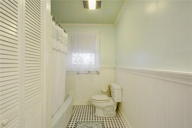 Building Photo - 101 Short St