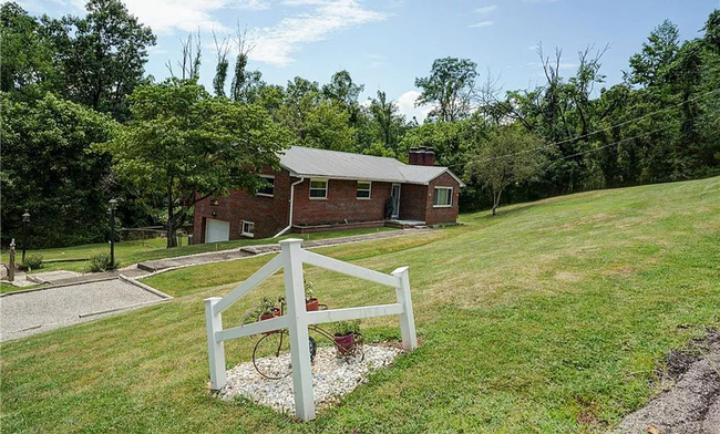 Building Photo - Three Bedroom Two and Half Ranch Style hom...