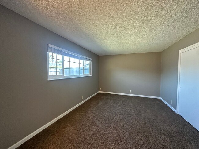 Building Photo - 1175 E Edison St