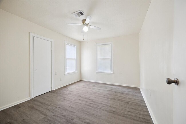 Building Photo - 2923 Beverly Rd