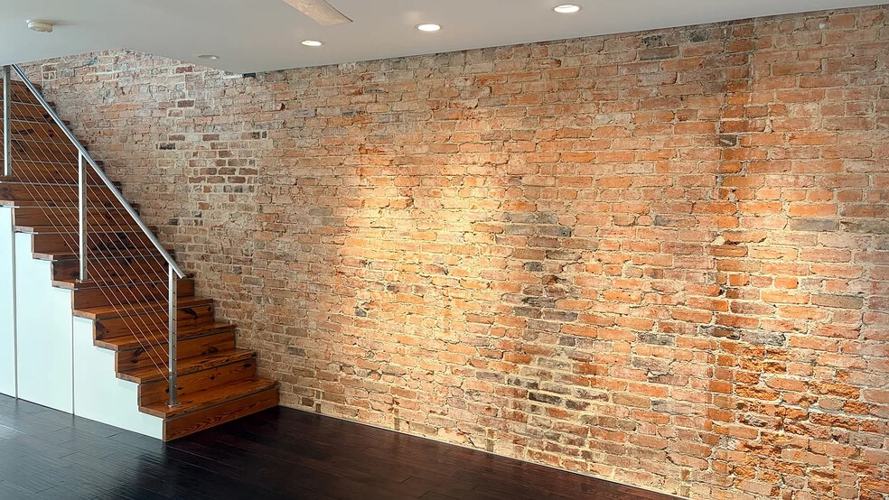 Building Photo - 2300 Ontario Rd NW