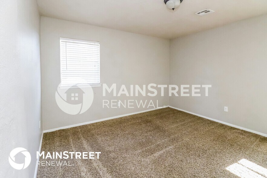 Building Photo - 828 SE 9th St