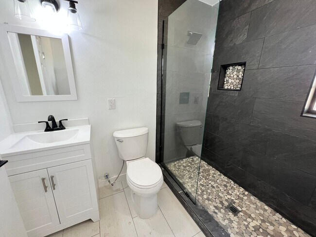 Building Photo - Charming Renovated Country Home for Rent