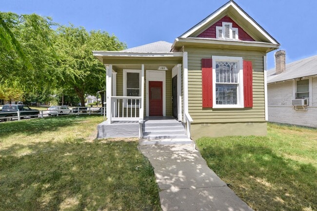 Building Photo - Nice Historic Home Near  Downtown